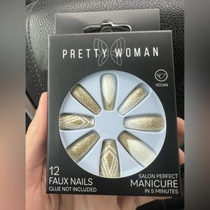 Pretty women Nails Vegan nails new sparkly gold and white nails no glue